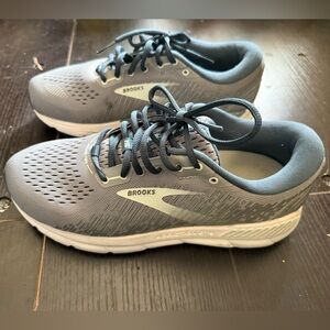 Brooks Addiction GTS 15 woman’s 9.5